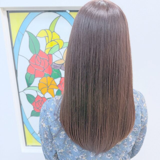#ラベンダーグレージュ 
#外国人風カラー #外国人風ハイライトカラー #アディグシーカラー #ファイバープレックス #電子トリートメント #フレンチカットグラン #小牧 #小牧美容室 #春日井