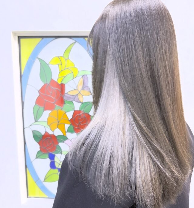 #イヤリングカラー 
#ホワイトグレー 
#小牧市 #小牧美容室 #春日井